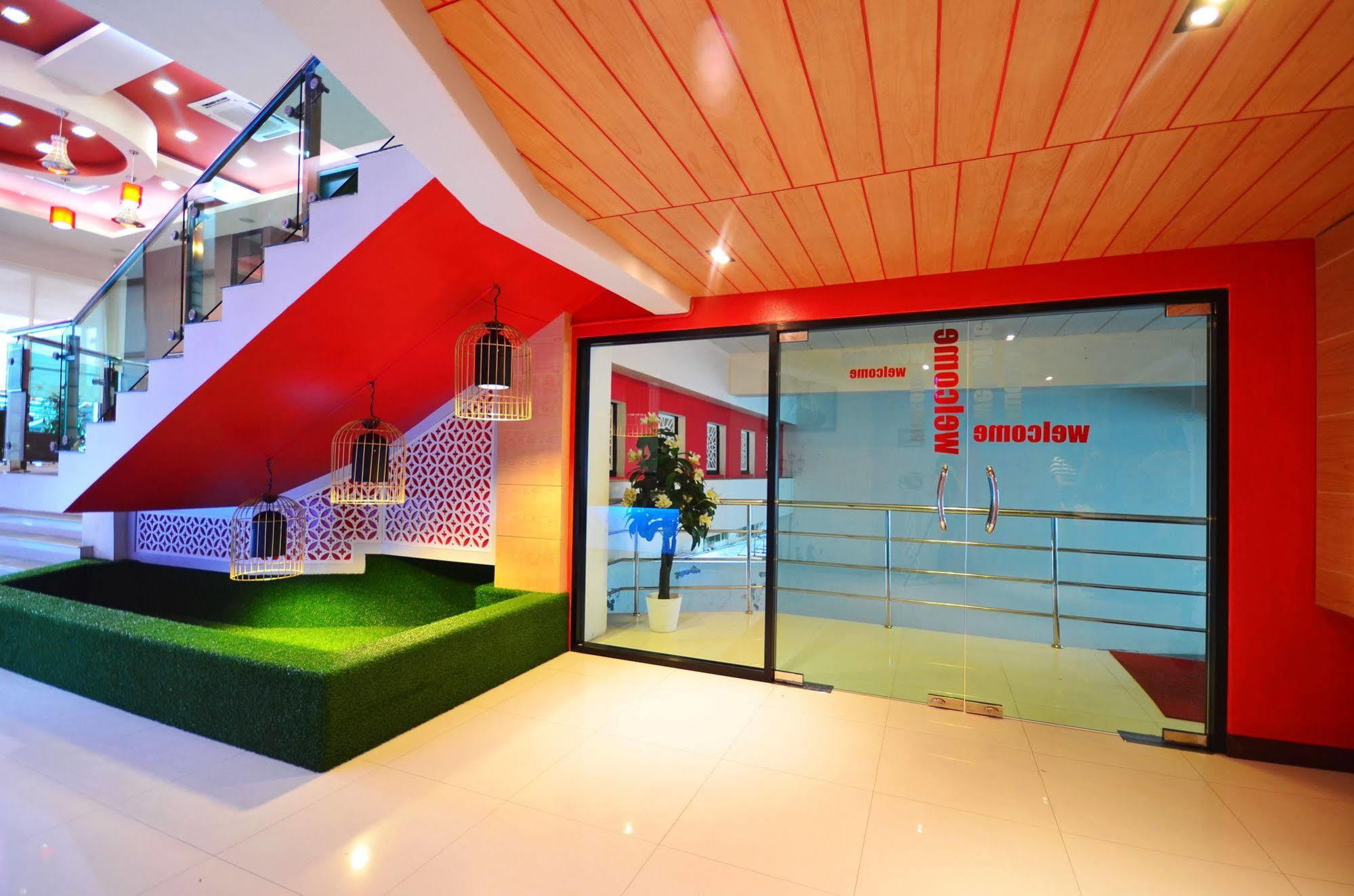 Pb Grand Hotel Hat Yai Exterior foto
